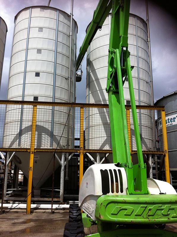 Boom lift access cleaning